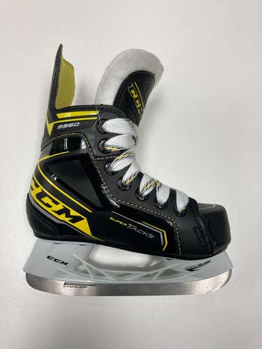 Youth New CCM Super tacks 9380 Hockey Skates Regular Width Size 10.5