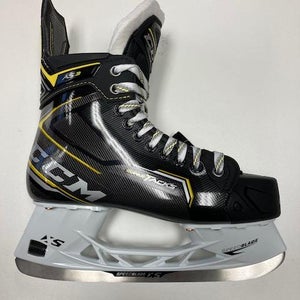 Junior New CCM Super tacks AS3 Hockey Skates Regular Width Size 5.5