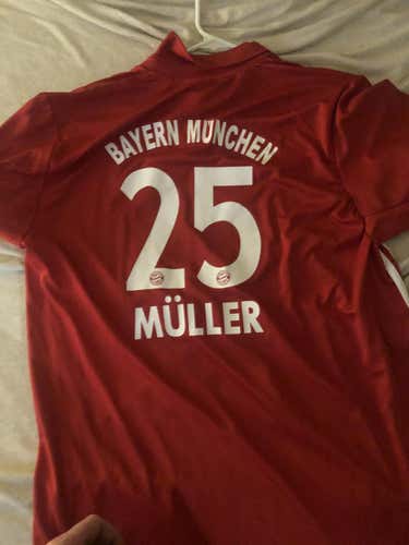 Red Unisex Used XL Muller Bayern Munchen Jersey