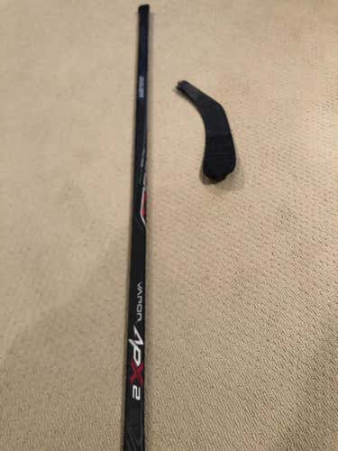 *BROKEN* Intermediate Bauer Right Handed Vapor APX2 Hockey Stick