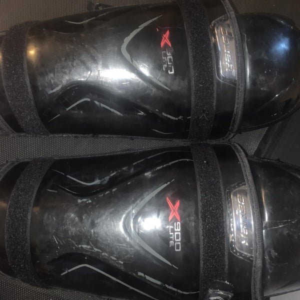 Used Bauer Vapor X900 Shin Pads