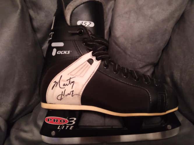 MARTY HOWE AUTOGRAPHED CCM 152 skate
