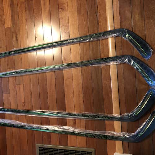 Senior Left Hand Nexus ADV Mid Pattern Hockey Stick