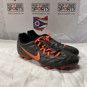 Used Nike Junior 05.5 Cleat Soccer Outdoor Cleats
