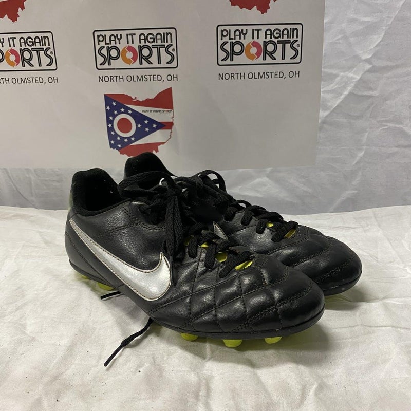 Used Nike Senior 5 Cleat Soccer Shoes