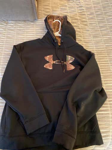 Adult Large Under Armour Camo Sweatshirt