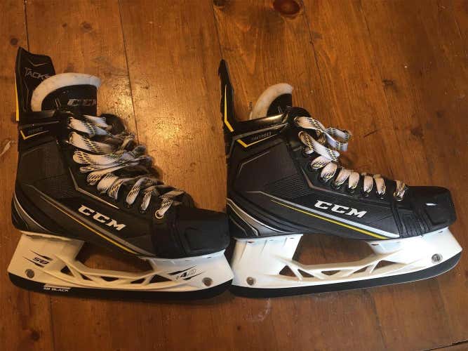 Senior CCM Tacks 9090 Regular Width Size 7 Hockey Skates