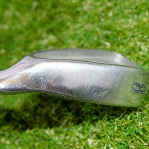 King Cobra 	G100 I/H 	8 Iron 	Right Handed 	36.5"	Steel 	Regular 	New Grip