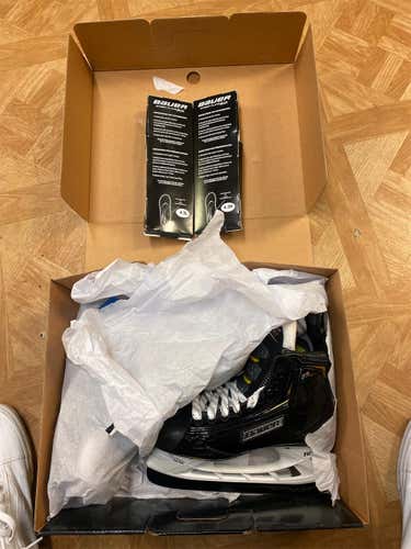 New Junior Bauer Supreme 2S Pro 4.5D Hockey Skates
