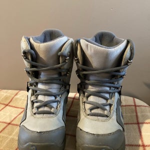 Used Size 4.0 (Women's 5.0) Burton Moto All Mountain Snowboard Boots