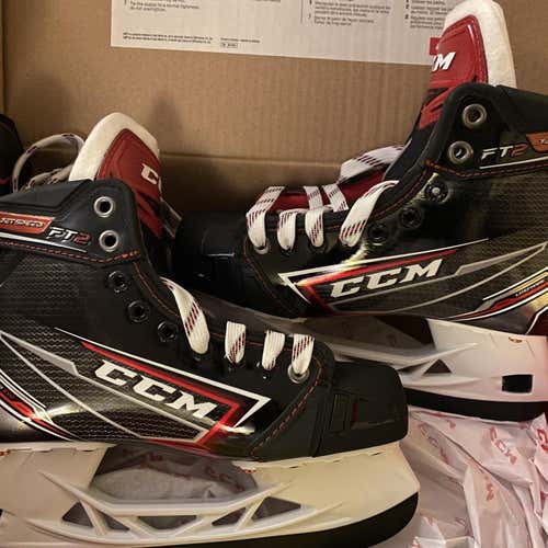Junior CCM JetSpeed FT2 Regular Width Size 5 Hockey Skates