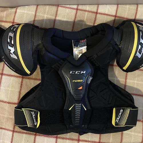 Junior Small CCM Tacks 7092 Shoulder Pads