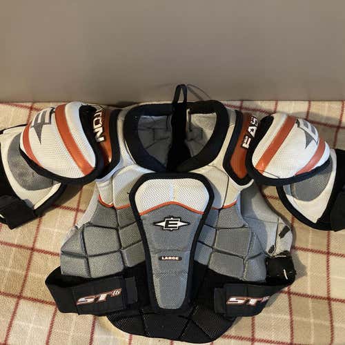Junior Large Easton ST16 Shoulder Pads