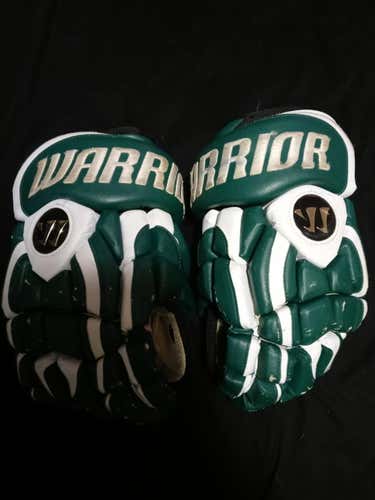 Warrior hockey gloves
