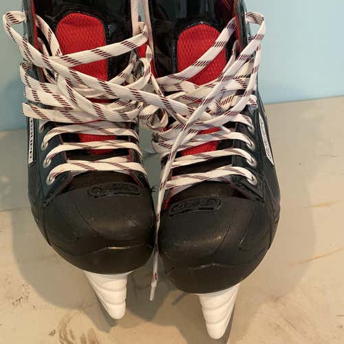Senior Bauer Regular Width  Size 9 Hockey Skates
