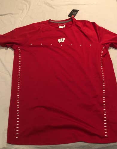 Wisconsin XL Under Armour Shirt