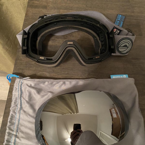 Silver Unisex Other Medium Snowboard Goggles