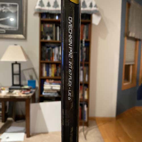 Intermediate Right Handed Supreme 1S Hockey Stick