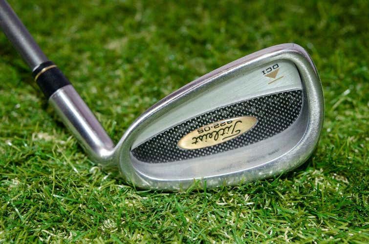 Titleist	DCI 822	Pitching Wedge	Right Handed	37"	Graphite	Regular	New Grip