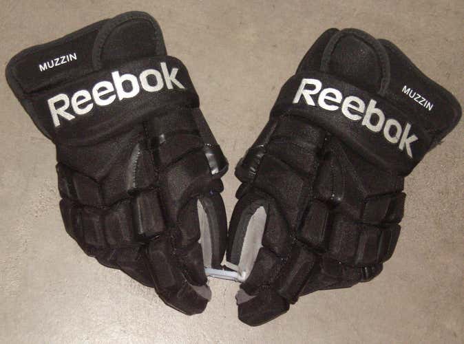 Los Angeles Kings Jake Muzzin game-worn 14-inch Reebok gloves with name on cuffs 2013-14 NHL season
