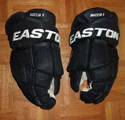 Los Angeles Kings Jake Muzzin game-worn 15-inch Easton gloves (name + #6 on cuffs) 2014-15 season