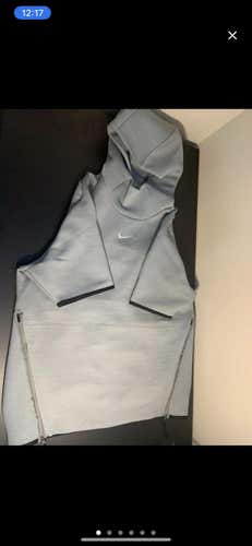 Nike Men's Short Sleeve Therma Wear Hoodie Large And White Nike Romaleos Size 11.5 Package Deal