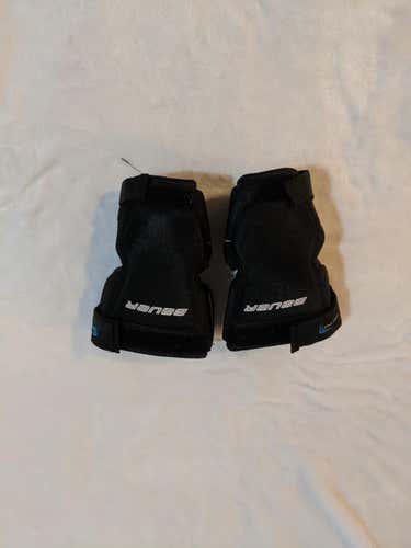 New Bauer Youth Knee Guards