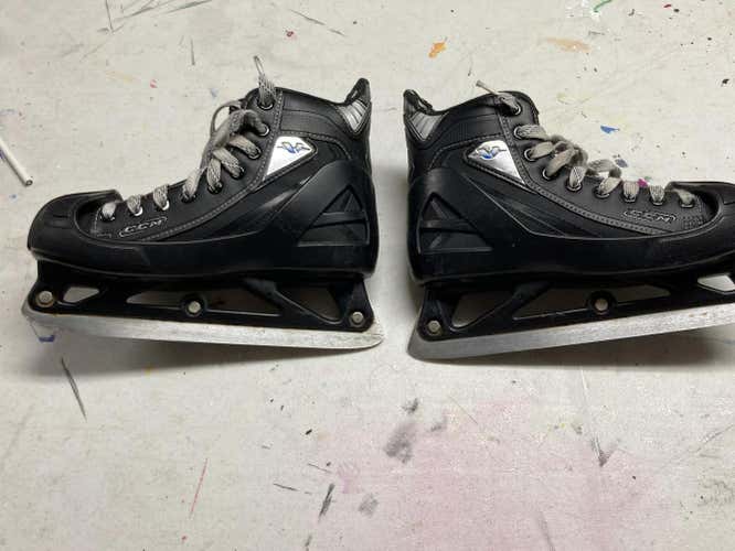 Used Junior CCM Vector 4.0 Hockey Goalie Skates Regular Width Size 5