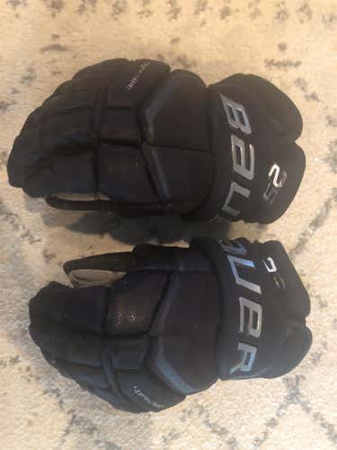 LIGHTLY USED BAUER SUPREME 2s BLACK GLOVES Gloves