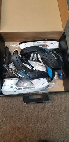 New Senior True TF9 Hockey Skates Regular Width Size 9.5R and size 9.0 with Green Inaria socks