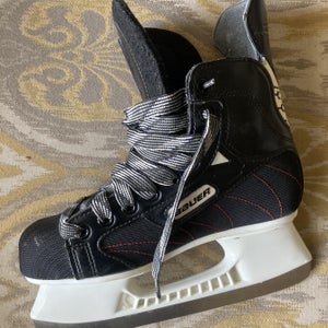 Junior Bauer Supreme Plus PFS Regular Width  Size 3 Hockey Skates