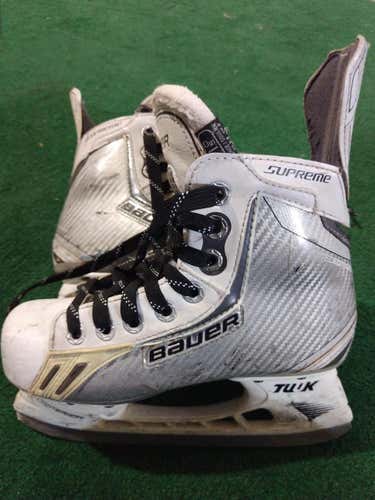 Used Youth Bauer Supreme One.6 Hockey Skates Regular Width Size US 2.5