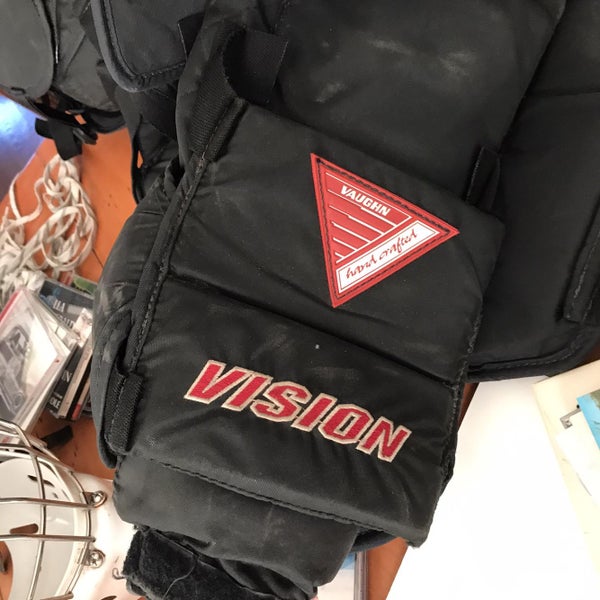Senior Medium Vaughn Vision 5500 Goalie Chest Protector