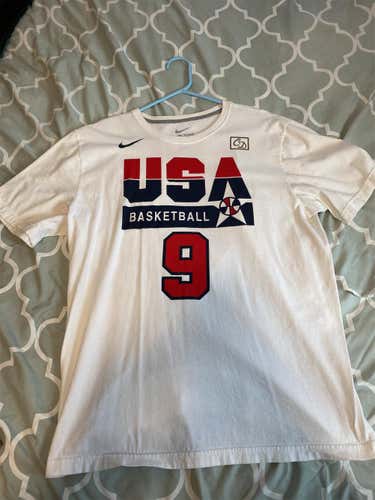 White Adult XL Nike Shirt