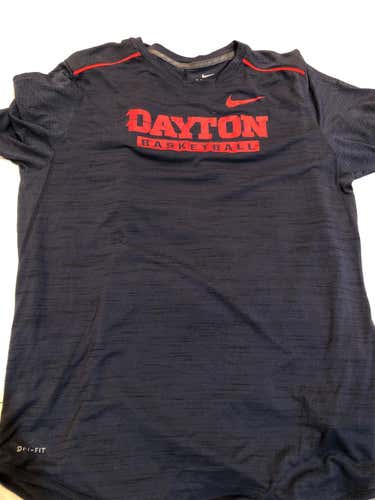 Dayton Basketball Large Nike Shirt