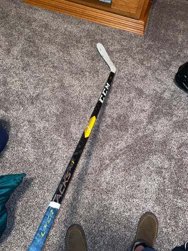 Intermediate Left Hand Super Tacks AS1 Toe Pattern Hockey Stick