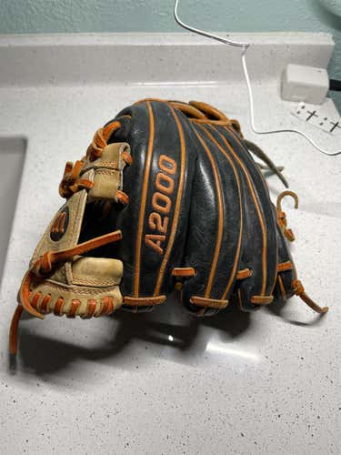 Brown High School/College Infield A2000 11.5" Baseball Glove