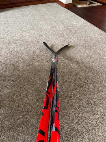 Senior Left Hand Vapor FlyLite Mid Pattern Pro Stock Hockey Stick