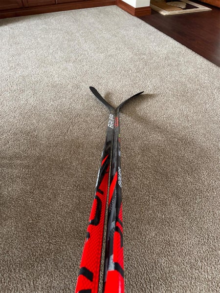 Senior Left Hand Vapor FlyLite Mid Pattern Pro Stock Hockey Stick