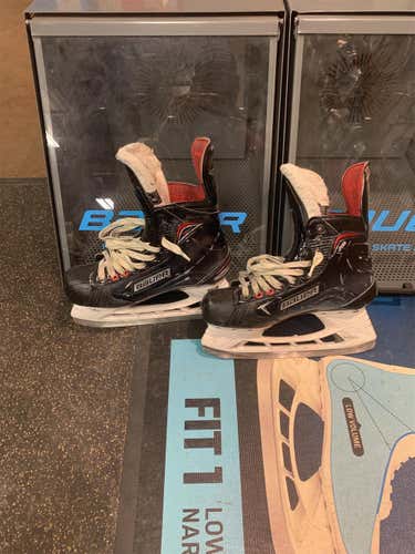 Senior Bauer Vapor X900 Regular Width Pro Stock Size 6 Hockey Skates