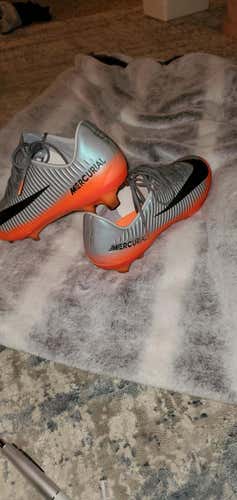 Silver Used Men's Size 9.0 (Women's 10) Molded Cleats Nike Cleats