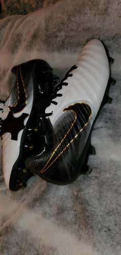 White New Unisex Size 8.5 (Women's 9.5) Molded Cleats Nike Tiempo Legend 7 Elite FG Cleats