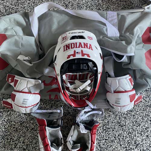 White Adult Player's Cascade S Helmet