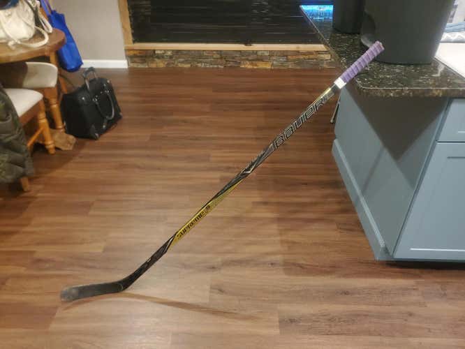 Used Bauer Right Handed Supreme 1S Hockey Stick
