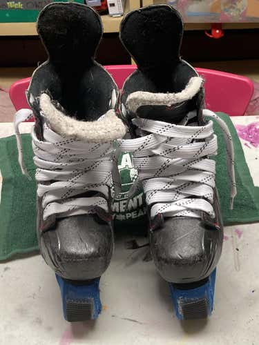 Junior Used Bauer Vapor X400 Hockey Skates Size 4.5