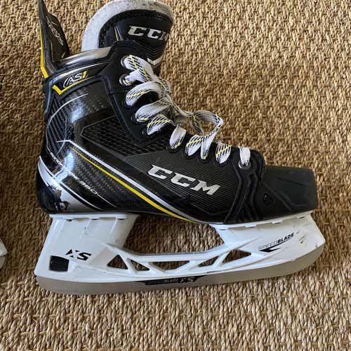 CCM Super Tacks AS1 EE  Size 8.5 Skates w Speedblade Runners