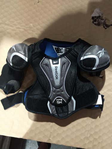 Used Junior Medium Reebok 5K Shoulder Pads
