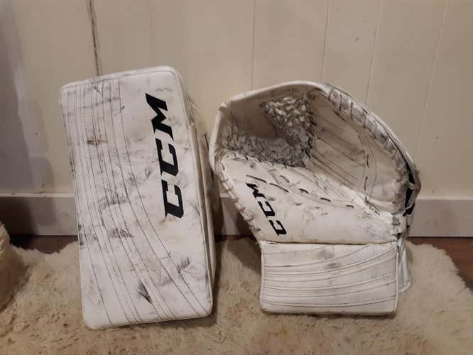 Senior CCM Regular Extreme Flex 500 Catcher & Blocker - White Used