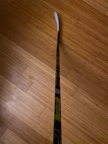 Senior Right Handed Supreme 2S Pro Hockey Stick RH P28