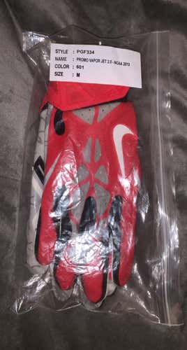 Ohio State FootballPlayer Issued New Nike Vapor Jet Gloves